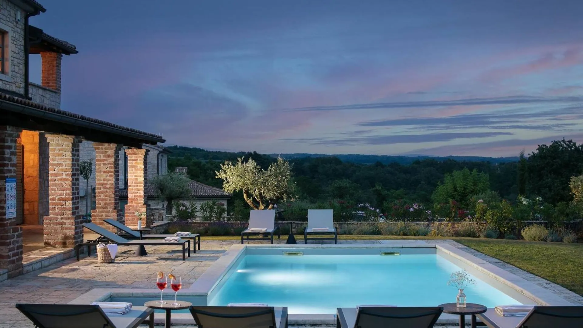 Rustic Villa Calluna With A Pool In Istria Sveti Lovrec Pazenaticki